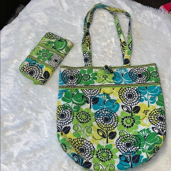 Vera Bradley Handbags - ▶️Vera Bradley◀️ Tote and Wallet